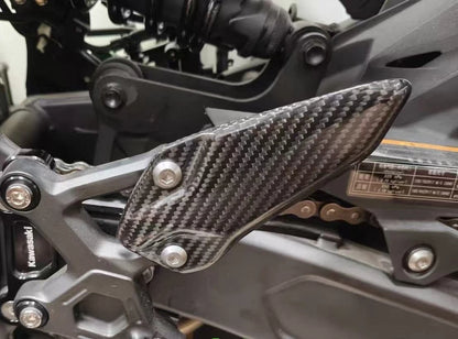 Carbon Fiber Heel Guards – Kawasaki Ninja ZX-4RR (2023–2026)